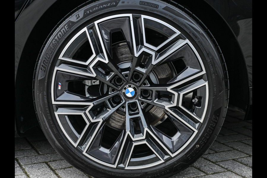 BMW 5 Serie Touring 530e xDrive · M-Sport · Shadow Line · Bowers&Wilkins · 360 Camera · Comfort Access · Stoel- en Stuurverwarming · Active