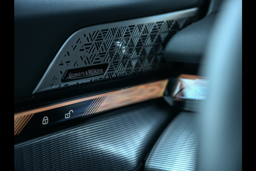 BMW 5 Serie Touring 530e xDrive · M-Sport · Shadow Line · Bowers&Wilkins · 360 Camera · Comfort Access · Stoel- en Stuurverwarming · Active