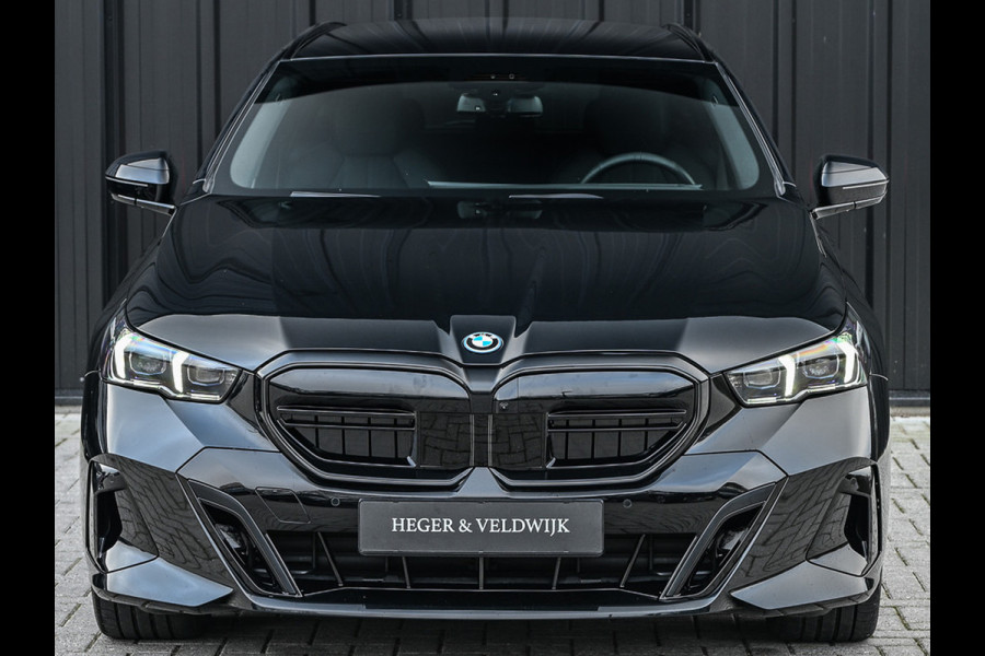 BMW 5 Serie Touring 530e xDrive · M-Sport · Shadow Line · Bowers&Wilkins · 360 Camera · Comfort Access · Stoel- en Stuurverwarming · Active