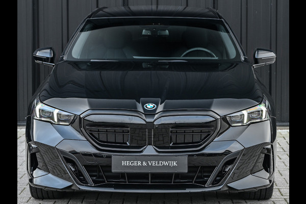 BMW 5 Serie Touring 530e xDrive · M-Sport · Shadow Line · Bowers&Wilkins · 360 Camera · Comfort Access · Stoel- en Stuurverwarming · Active