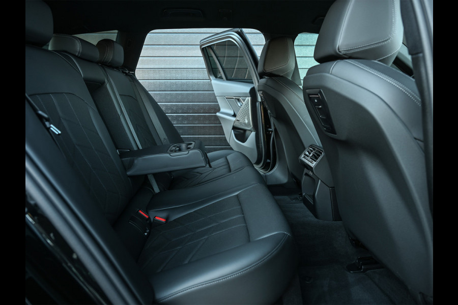 BMW 5 Serie Touring 530e xDrive · M-Sport · Shadow Line · Bowers&Wilkins · 360 Camera · Comfort Access · Stoel- en Stuurverwarming · Active