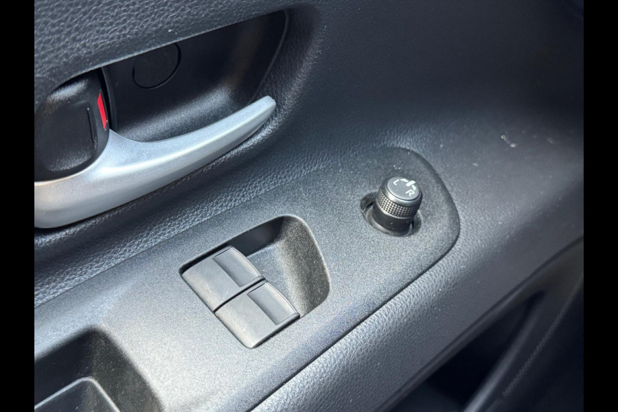 Toyota Aygo X 1.0 VVT-i MT Pulse Bi-tone | Juniper blue, 17 inch, Privacy glass, Apple CarPlay/Android auto, Airconditioning, Parkeercamera