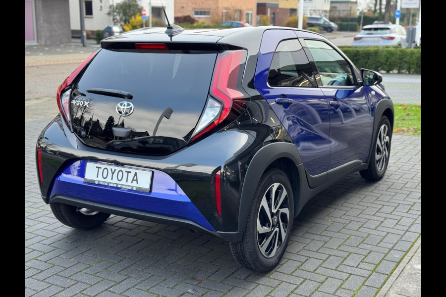 Toyota Aygo X 1.0 VVT-i MT Pulse Bi-tone | Juniper blue, 17 inch, Privacy glass, Apple CarPlay/Android auto, Airconditioning, Parkeercamera