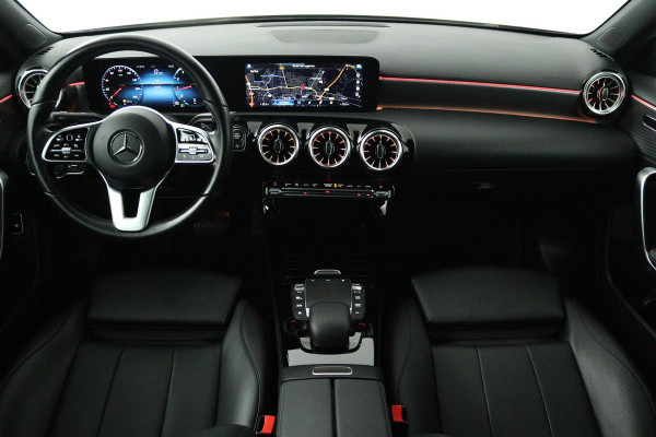 Mercedes-Benz A-Klasse 180 Business Solution Luxury (SFEERVERLICHTING, STOELVERWARMING, CAMERA, CRUISE CONTROL, SENSOREN)