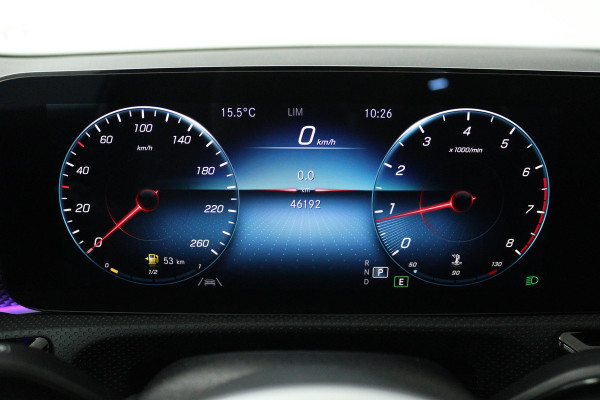 Mercedes-Benz A-Klasse 180 Business Solution Luxury (SFEERVERLICHTING, STOELVERWARMING, CAMERA, CRUISE CONTROL, SENSOREN)