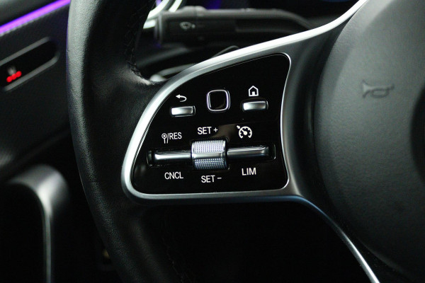 Mercedes-Benz A-Klasse 180 Business Solution Luxury (SFEERVERLICHTING, STOELVERWARMING, CAMERA, CRUISE CONTROL, SENSOREN)