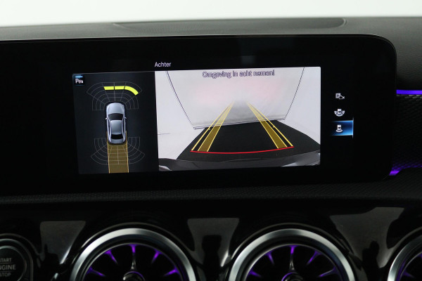 Mercedes-Benz A-Klasse 180 Business Solution Luxury (SFEERVERLICHTING, STOELVERWARMING, CAMERA, CRUISE CONTROL, SENSOREN)
