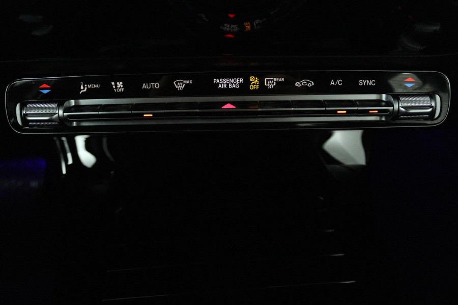 Mercedes-Benz A-Klasse 180 Business Solution Luxury (SFEERVERLICHTING, STOELVERWARMING, CAMERA, CRUISE CONTROL, SENSOREN)