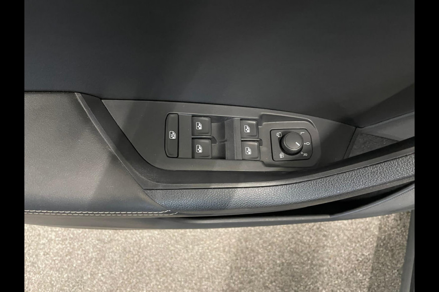 Škoda Kodiaq 1.5 TSI Sportline Business Airco ECC Navi Carplay 19" LM Velgen Leder/Alcantara PDC VA+ 360 Camera Stoelverwarming voor & achter