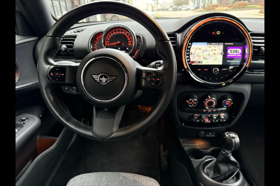 MINI Clubman 1.5 Cooper / 136 PK / BMW dealer onderhouden / 1e Eigenaar / Navigatie / ALL-Season / NED-MINI