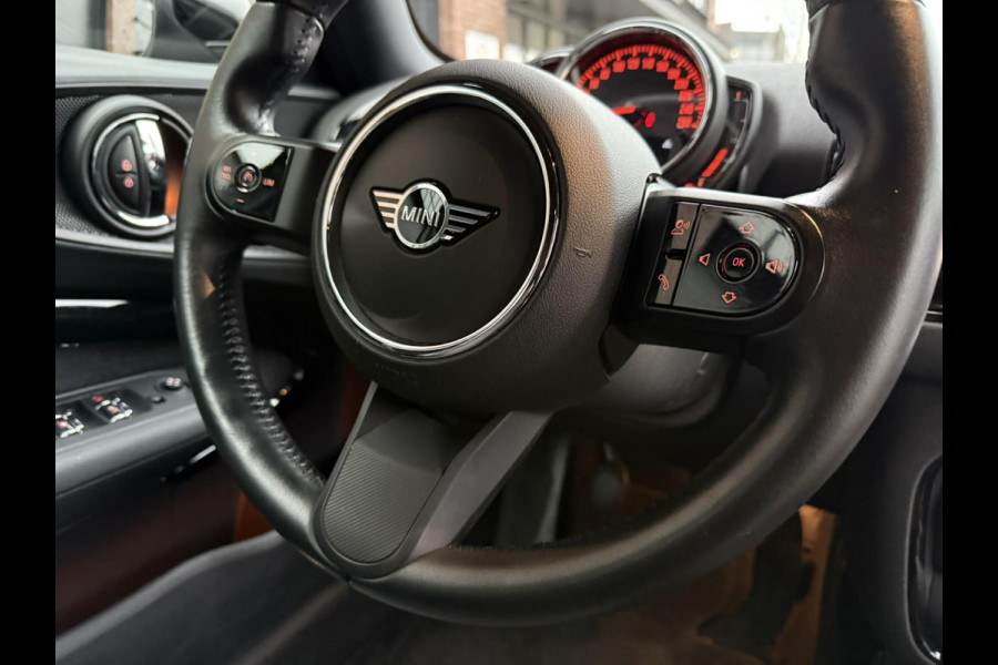 MINI Clubman 1.5 Cooper / 136 PK / BMW dealer onderhouden / 1e Eigenaar / Navigatie / ALL-Season / NED-MINI