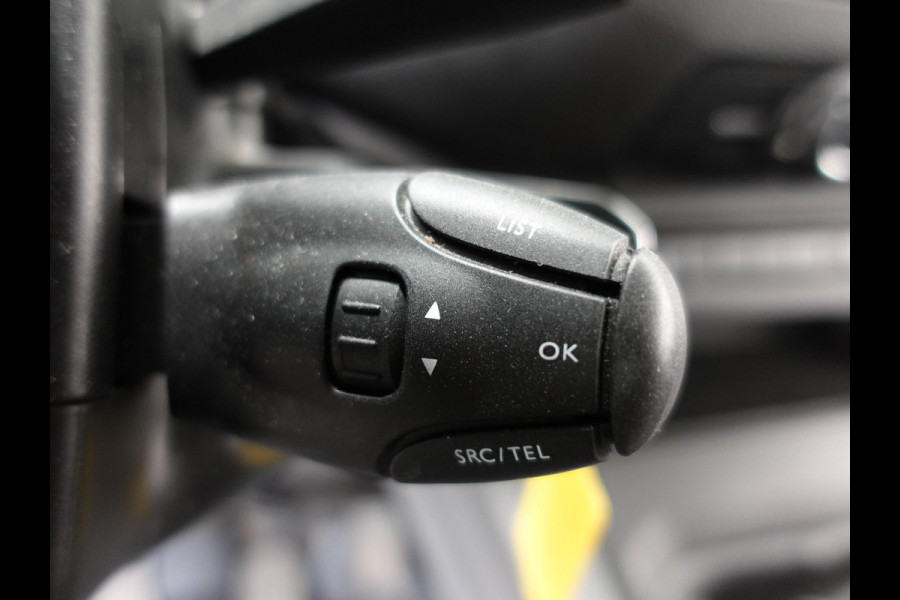 Opel Vivaro Combi 1.5 CDTI L2H1 Cruise Control  Parkeersensoren Achter  Bluetooth Airco Voor en Achter  Schuifdeur Rechts en Links