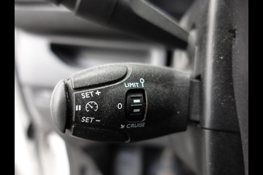 Opel Vivaro Combi 1.5 CDTI L2H1 Cruise Control  Parkeersensoren Achter  Bluetooth Airco Voor en Achter  Schuifdeur Rechts en Links