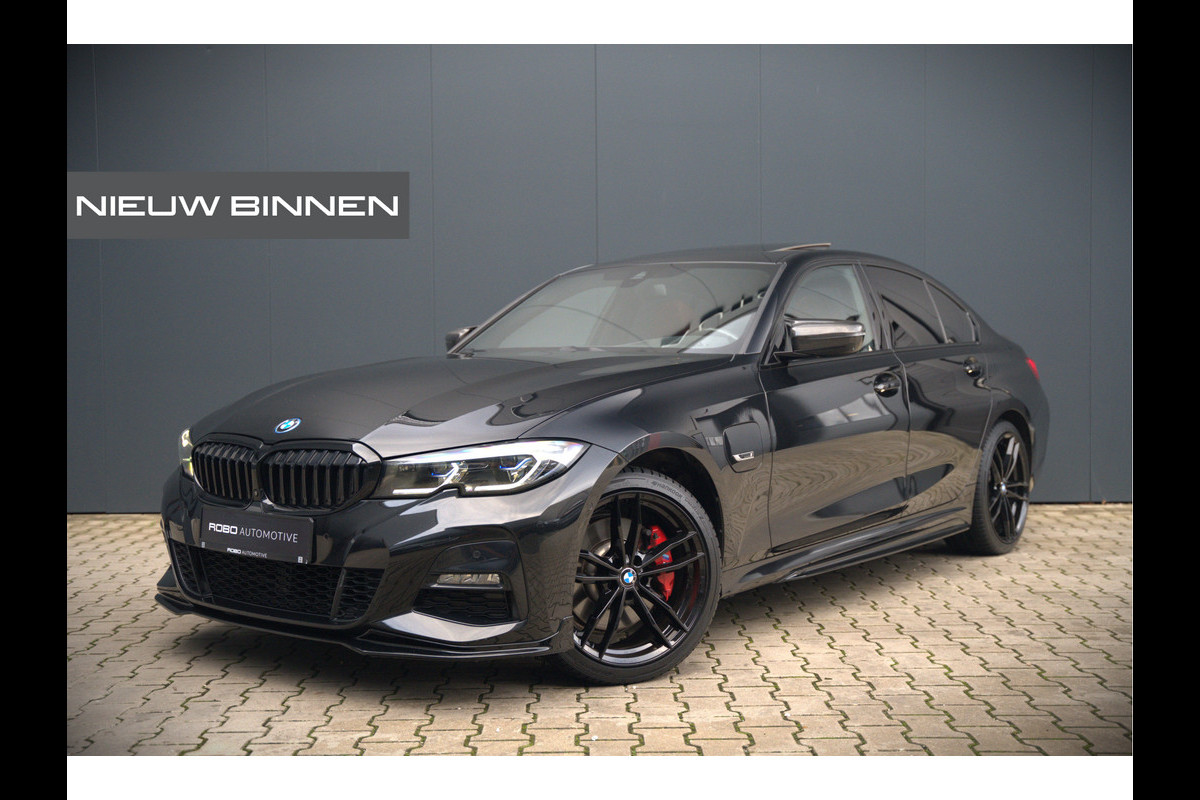 BMW 3-serie 330e xDrive Business Edition Plus M Sport | M Performance | Panoramadak | 360° Camera | Carbon | Head Up Display | Stoelverwarming | Stuurverwarming | Apple Carplay | Navigatie | Cruise Control | Ambiance Verlichting | Trekhaak