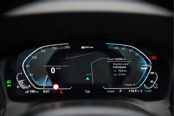 BMW 3-serie 330e xDrive Business Edition Plus M Sport | M Performance | Panoramadak | 360° Camera | Carbon | Head Up Display | Stoelverwarming | Stuurverwarming | Apple Carplay | Navigatie | Cruise Control | Ambiance Verlichting | Trekhaak