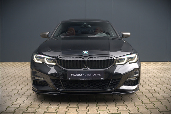 BMW 3-serie 330e xDrive Business Edition Plus M Sport | M Performance | Panoramadak | 360° Camera | Carbon | Head Up Display | Stoelverwarming | Stuurverwarming | Apple Carplay | Navigatie | Cruise Control | Ambiance Verlichting | Trekhaak