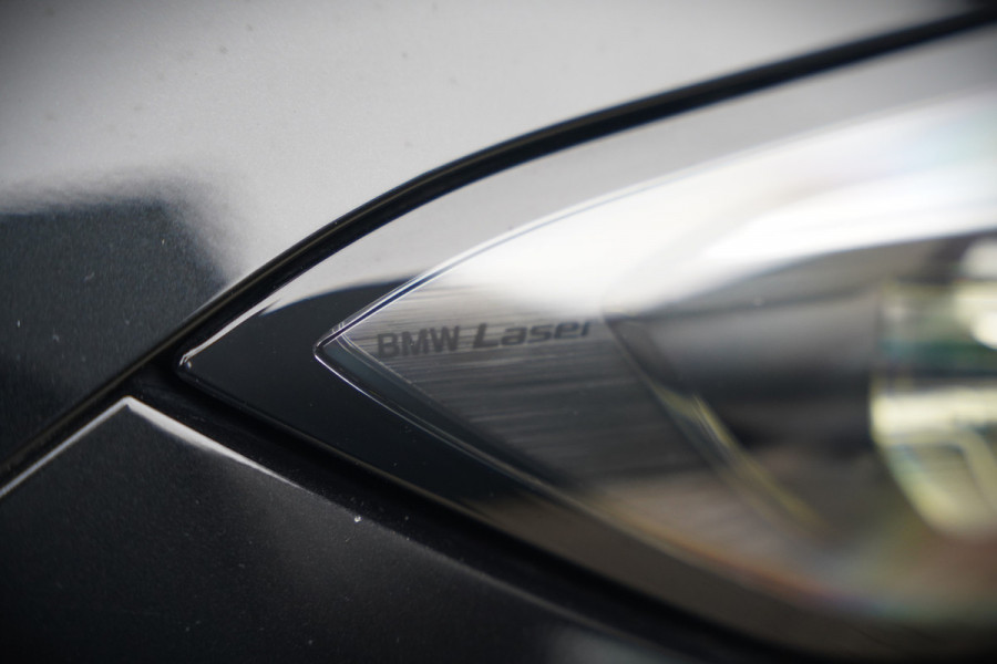 BMW 3-serie 330e xDrive Business Edition Plus M Sport | M Performance | Panoramadak | 360° Camera | Carbon | Head Up Display | Stoelverwarming | Stuurverwarming | Apple Carplay | Navigatie | Cruise Control | Ambiance Verlichting | Trekhaak