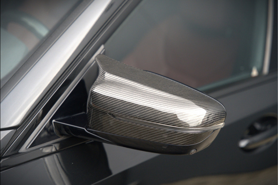 BMW 3-serie 330e xDrive Business Edition Plus M Sport | M Performance | Panoramadak | 360° Camera | Carbon | Head Up Display | Stoelverwarming | Stuurverwarming | Apple Carplay | Navigatie | Cruise Control | Ambiance Verlichting | Trekhaak