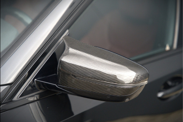 BMW 3-serie 330e xDrive Business Edition Plus M Sport | M Performance | Panoramadak | 360° Camera | Carbon | Head Up Display | Stoelverwarming | Stuurverwarming | Apple Carplay | Navigatie | Cruise Control | Ambiance Verlichting | Trekhaak