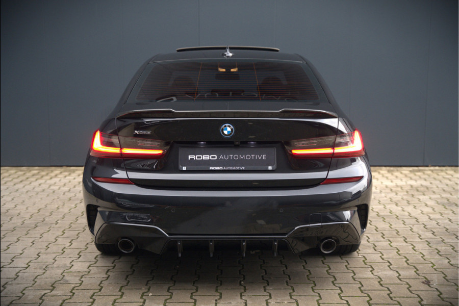 BMW 3-serie 330e xDrive Business Edition Plus M Sport | M Performance | Panoramadak | 360° Camera | Carbon | Head Up Display | Stoelverwarming | Stuurverwarming | Apple Carplay | Navigatie | Cruise Control | Ambiance Verlichting | Trekhaak