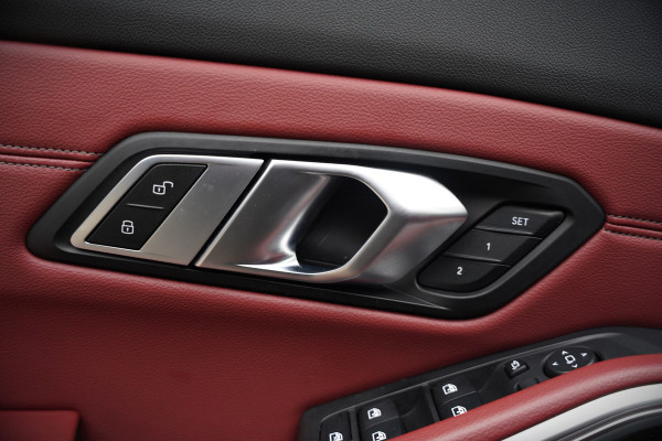 BMW 3-serie 330e xDrive Business Edition Plus M Sport | M Performance | Panoramadak | 360° Camera | Carbon | Head Up Display | Stoelverwarming | Stuurverwarming | Apple Carplay | Navigatie | Cruise Control | Ambiance Verlichting | Trekhaak