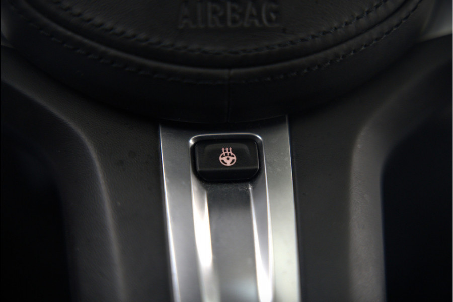 BMW 3-serie 330e xDrive Business Edition Plus M Sport | M Performance | Panoramadak | 360° Camera | Carbon | Head Up Display | Stoelverwarming | Stuurverwarming | Apple Carplay | Navigatie | Cruise Control | Ambiance Verlichting | Trekhaak