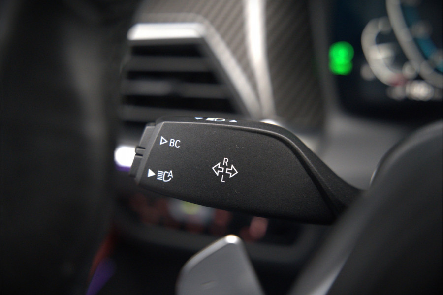 BMW 3-serie 330e xDrive Business Edition Plus M Sport | M Performance | Panoramadak | 360° Camera | Carbon | Head Up Display | Stoelverwarming | Stuurverwarming | Apple Carplay | Navigatie | Cruise Control | Ambiance Verlichting | Trekhaak