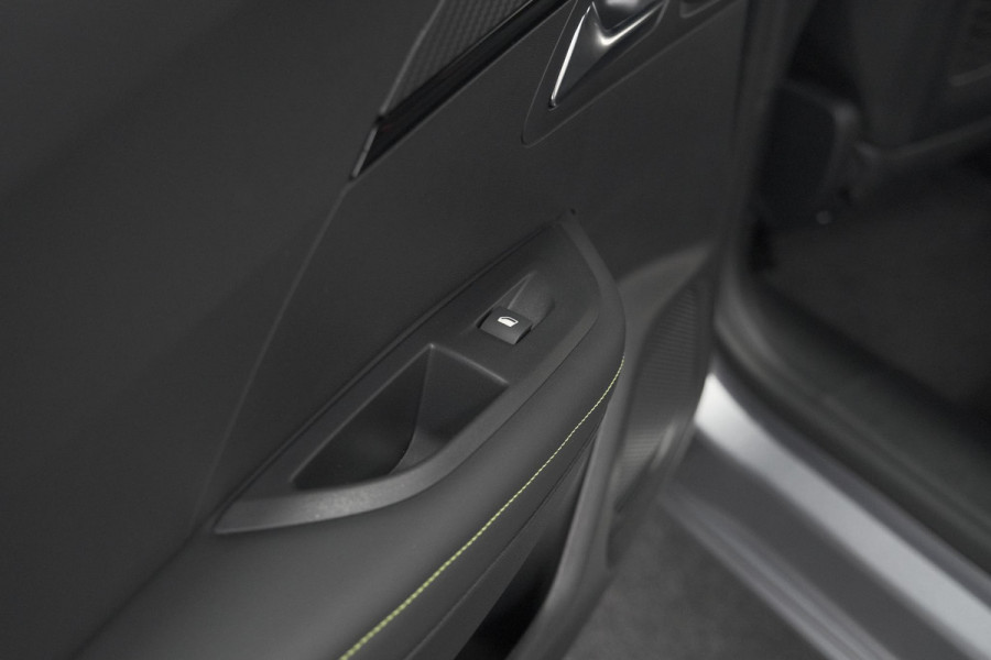 Peugeot 2008 PureTech 130 EAT8 GT | 360 Camera | Stoelmassage | Adaptieve Cruise Control | Dodehoekdetectie