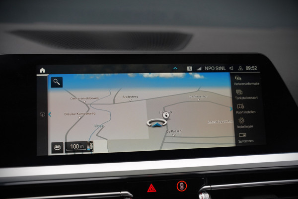 BMW 3-serie 330e xDrive Business Edition Plus M Sport | M Performance | Panoramadak | 360° Camera | Carbon | Head Up Display | Stoelverwarming | Stuurverwarming | Apple Carplay | Navigatie | Cruise Control | Ambiance Verlichting | Trekhaak