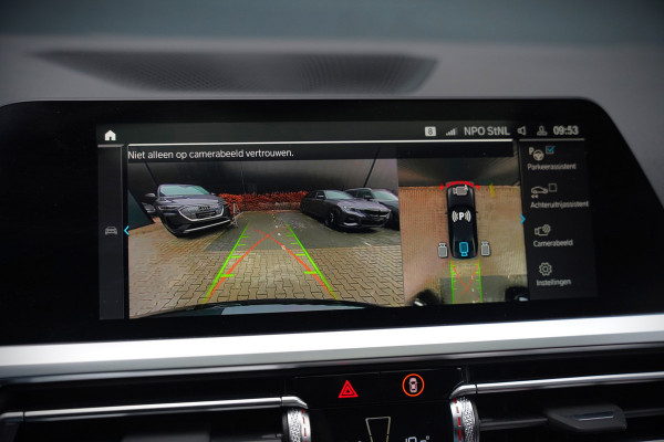 BMW 3-serie 330e xDrive Business Edition Plus M Sport | M Performance | Panoramadak | 360° Camera | Carbon | Head Up Display | Stoelverwarming | Stuurverwarming | Apple Carplay | Navigatie | Cruise Control | Ambiance Verlichting | Trekhaak
