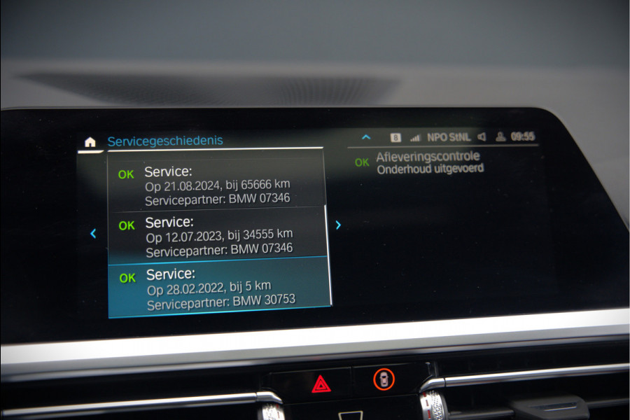 BMW 3-serie 330e xDrive Business Edition Plus M Sport | M Performance | Panoramadak | 360° Camera | Carbon | Head Up Display | Stoelverwarming | Stuurverwarming | Apple Carplay | Navigatie | Cruise Control | Ambiance Verlichting | Trekhaak