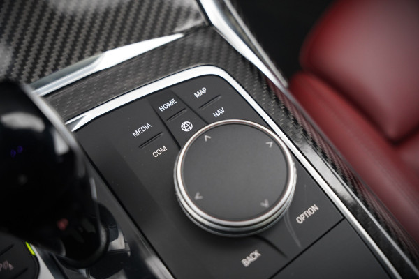 BMW 3-serie 330e xDrive Business Edition Plus M Sport | M Performance | Panoramadak | 360° Camera | Carbon | Head Up Display | Stoelverwarming | Stuurverwarming | Apple Carplay | Navigatie | Cruise Control | Ambiance Verlichting | Trekhaak