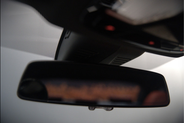 BMW 3-serie 330e xDrive Business Edition Plus M Sport | M Performance | Panoramadak | 360° Camera | Carbon | Head Up Display | Stoelverwarming | Stuurverwarming | Apple Carplay | Navigatie | Cruise Control | Ambiance Verlichting | Trekhaak