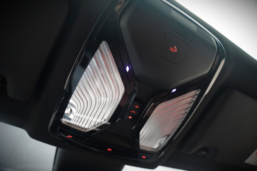 BMW 3-serie 330e xDrive Business Edition Plus M Sport | M Performance | Panoramadak | 360° Camera | Carbon | Head Up Display | Stoelverwarming | Stuurverwarming | Apple Carplay | Navigatie | Cruise Control | Ambiance Verlichting | Trekhaak