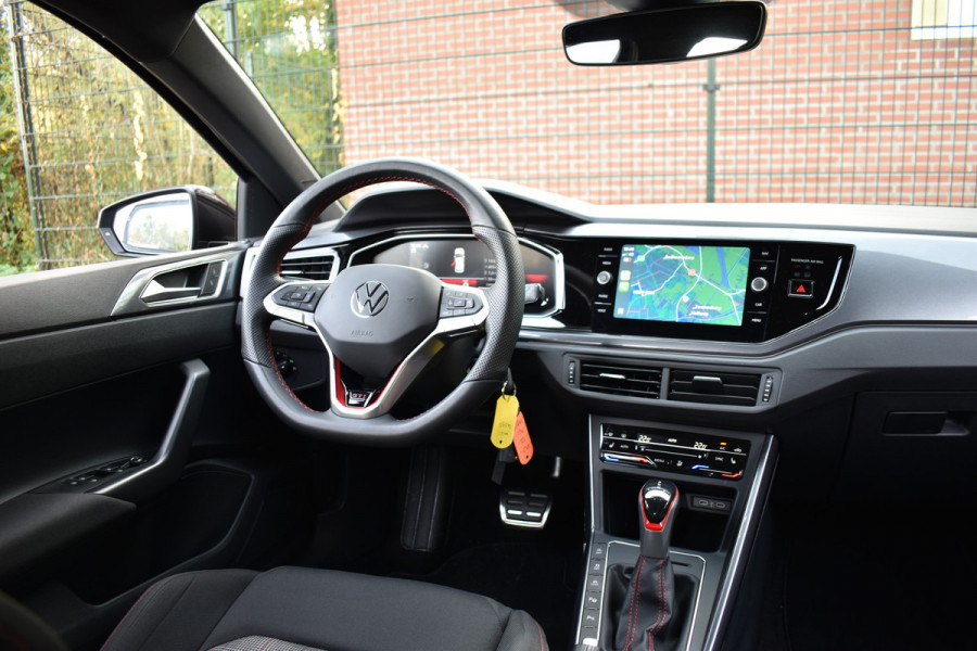 Volkswagen Polo GTI 2.0 TSI 210PK DSG GTI-SPORT IQ-LIGHT/PDC/CARPLAY