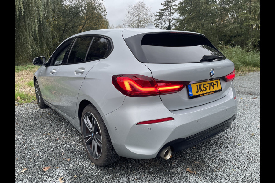 BMW 1-serie 118IA 140PK AUT. BUSINESS SPORT-LINE NAVI/LED/CAMERA/CARPLAY