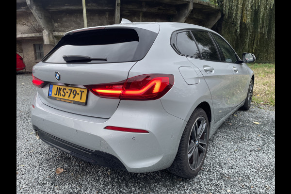BMW 1-serie 118IA 140PK AUT. BUSINESS SPORT-LINE NAVI/LED/CAMERA/CARPLAY