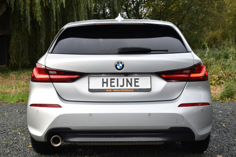 BMW 1-serie 118IA 140PK AUT. BUSINESS SPORT-LINE NAVI/LED/CAMERA/CARPLAY