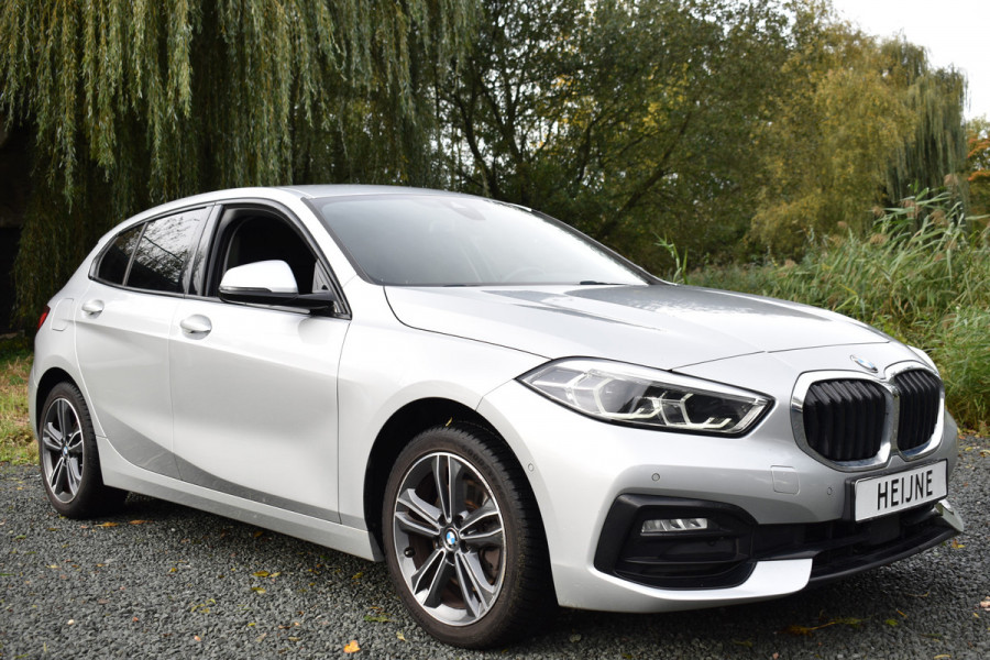 BMW 1-serie 118IA 140PK AUT. BUSINESS SPORT-LINE NAVI/LED/CAMERA/CARPLAY
