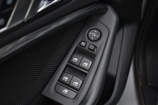 BMW 1-serie 118IA 140PK AUT. BUSINESS SPORT-LINE NAVI/LED/CAMERA/CARPLAY