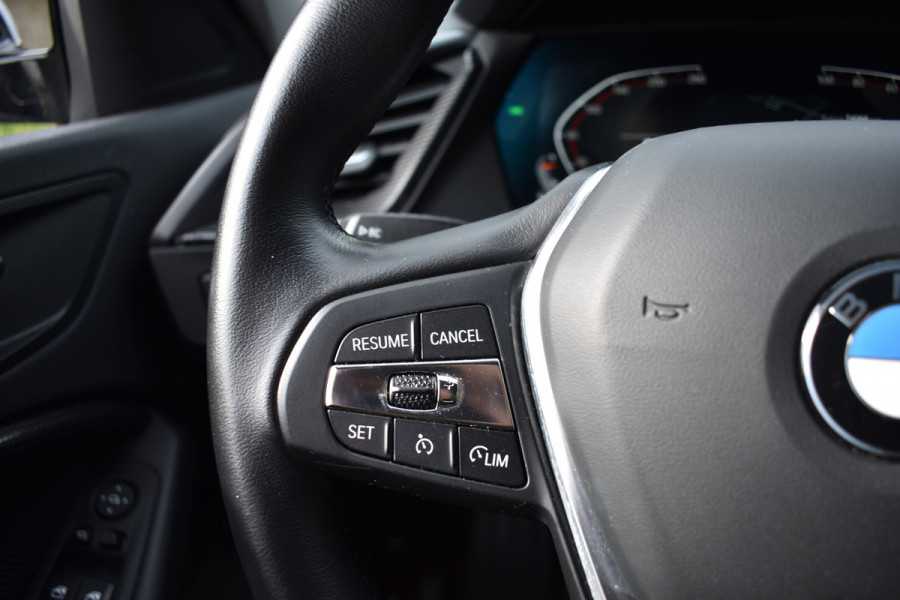 BMW 1-serie 118IA 140PK AUT. BUSINESS SPORT-LINE NAVI/LED/CAMERA/CARPLAY