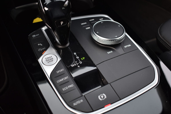 BMW 1-serie 118IA 140PK AUT. BUSINESS SPORT-LINE NAVI/LED/CAMERA/CARPLAY