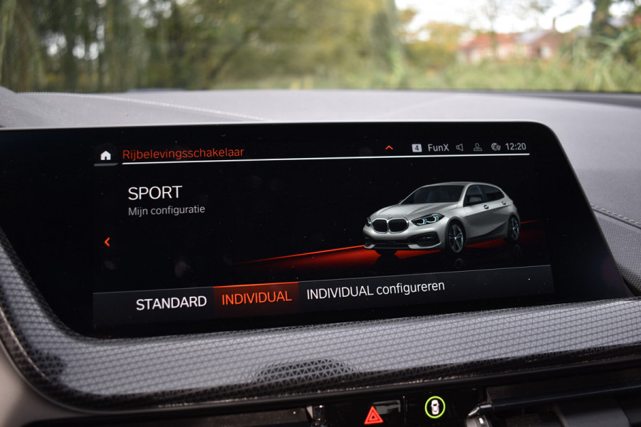 BMW 1-serie 118IA 140PK AUT. BUSINESS SPORT-LINE NAVI/LED/CAMERA/CARPLAY