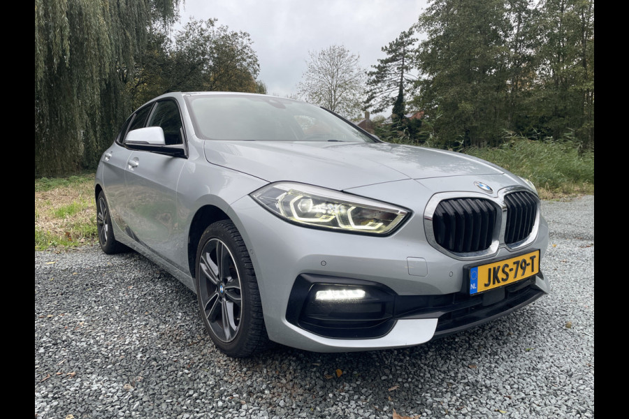 BMW 1-serie 118IA 140PK AUT. BUSINESS SPORT-LINE NAVI/LED/CAMERA/CARPLAY