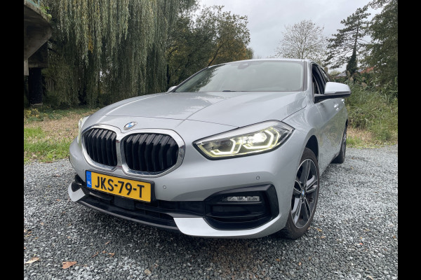 BMW 1-serie 118IA 140PK AUT. BUSINESS SPORT-LINE NAVI/LED/CAMERA/CARPLAY