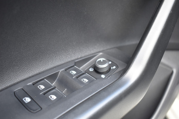 Volkswagen Polo 2.0 TSI GTI TSI 210PK DSG GTI-SPORT LED/CARPLAY/PDC