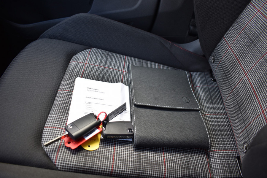 Volkswagen Polo 2.0 TSI GTI TSI 210PK DSG GTI-SPORT LED/CARPLAY/PDC