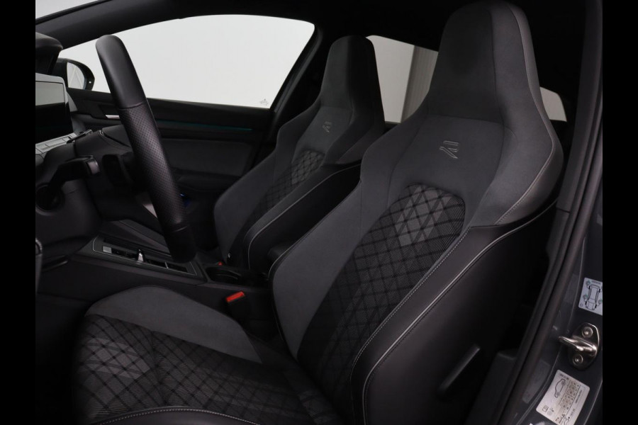 Volkswagen Golf 1.5 eTSI R-Line | Stoel & stuurverwarming | Camera | Sportstoelen | Sfeerverlichting | Digital Cockpit | Carplay | Adaptive cruise | Full LED