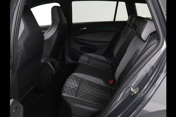 Volkswagen Golf 1.5 eTSI R-Line | Stoel & stuurverwarming | Camera | Sportstoelen | Sfeerverlichting | Digital Cockpit | Carplay | Adaptive cruise | Full LED