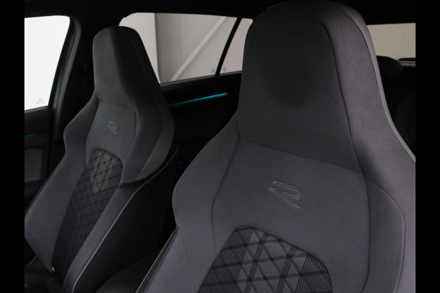 Volkswagen Golf 1.5 eTSI R-Line | Stoel & stuurverwarming | Camera | Sportstoelen | Sfeerverlichting | Digital Cockpit | Carplay | Adaptive cruise | Full LED